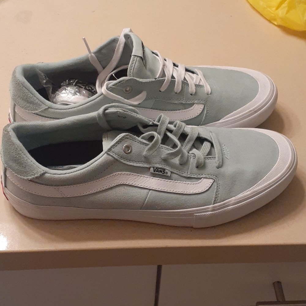 Vans - Picture 2 of 3